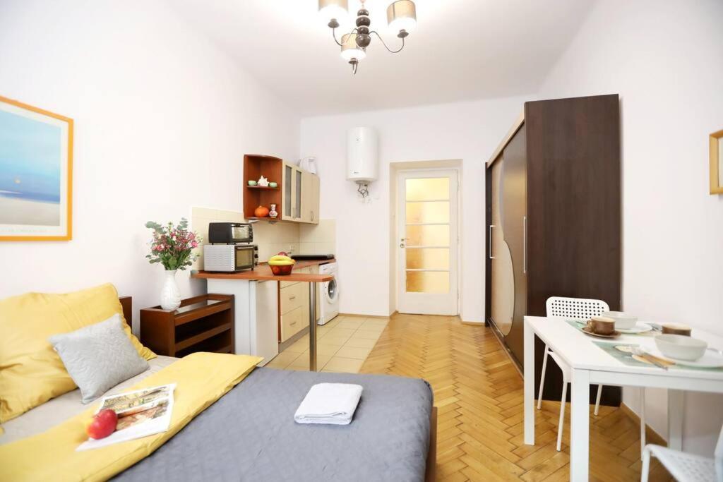 קרקוב Batorego Cosy Apartment מראה חיצוני תמונה